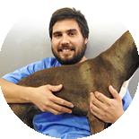 Fausto Kolisek. Veterinario de Clinica Veterinaria El Bosque.